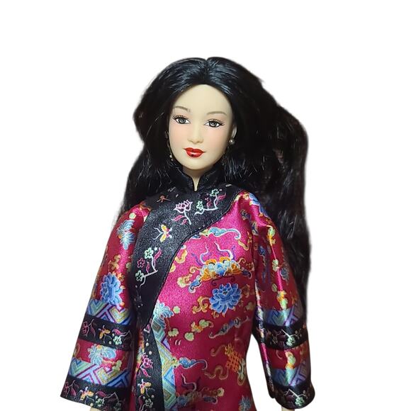 2001 Princess of China Barbie DOTW Princess Collection Used - Picture 3 of 3